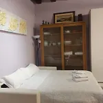 Monolocale Piazza Isolo * ורונה