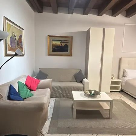 Monolocale In Piazza Isolo Апартаменты *