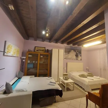 Monolocale In Piazza Isolo Apartment